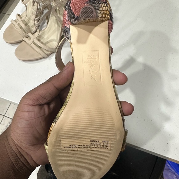 Selling because it is taking up space - Picture 4 of 4